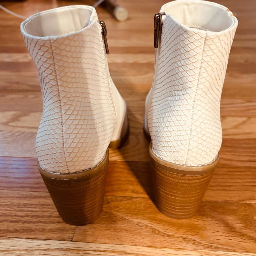 Universal Thread Ankle Boots - image 4